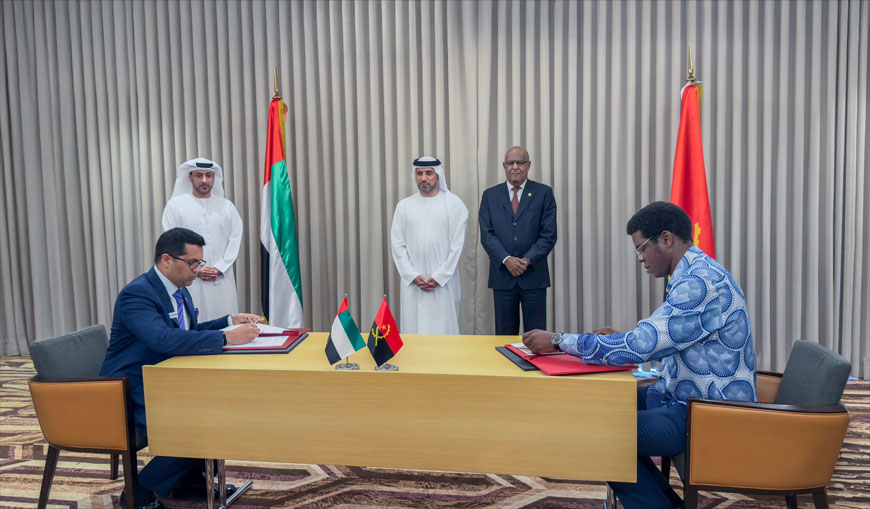 Signing the MoU to collaborate